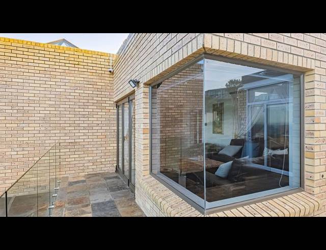 6 BEDROOM HOUSE FOR SALE IN DANA BAY